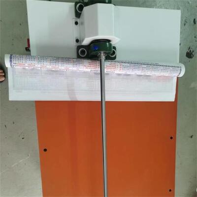 700 MM Larghezza di rotolamento Semi-automatica carta per verniciatura ad olio Calendario Macchine per rotolare carta